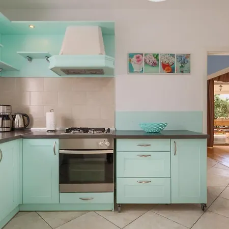 فيلة Colomba By Guide *