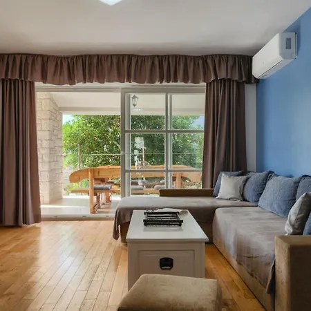 Villa Colomba By Guide *