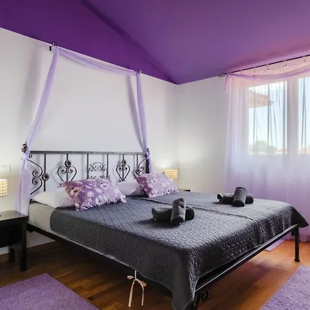 Colomba By Guide Villa